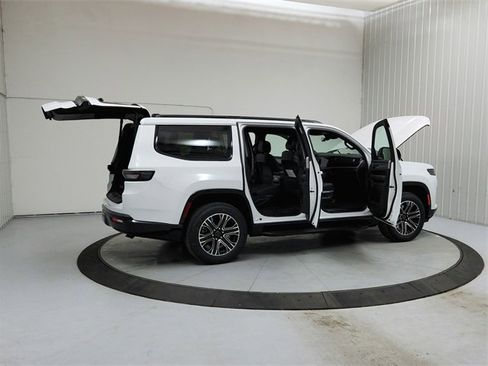 New 2026 Jeep Grand Wagoneer 4WD image 15