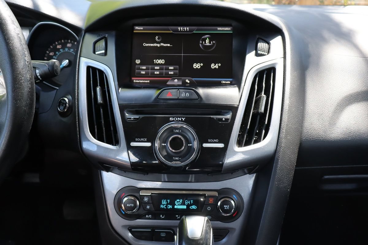 Used 2014 Ford Focus Titanium FWD image 34