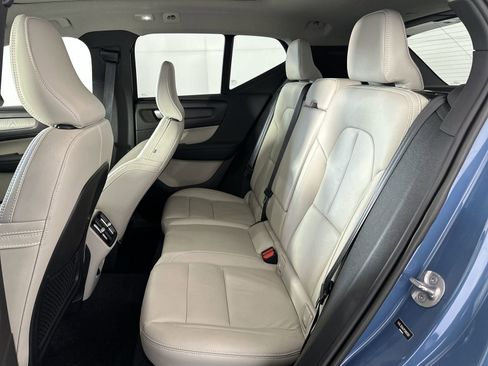 Used 2023 Volvo XC40 B5 Plus w/ Protection Package Premier image 23