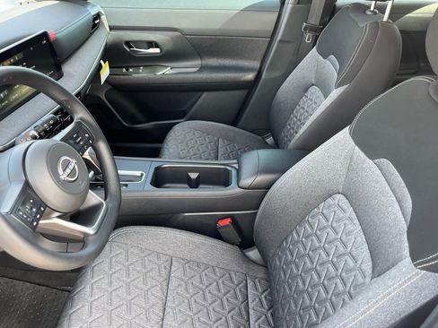 Certified 2025 Nissan Kicks SV image 17