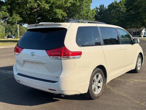 Used 2012 Toyota Sienna LE FWD image 8
