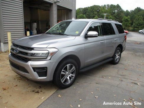 Used 2024 Ford Expedition XLT image 21