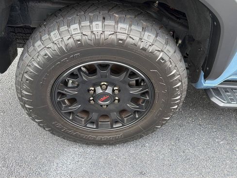 Used 2025 Toyota 4Runner TRD Off-Road Premium AWD/4WD image 40