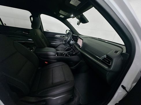 Used 2025 Chevrolet Traverse LT image 31