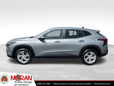 Certified 2026 Chevrolet Trax LS w/ LS Convenience Package FWD image 3