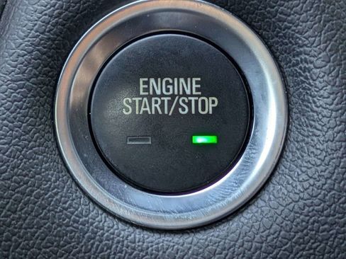 Used 2022 Chevrolet Traverse LT FWD image 28