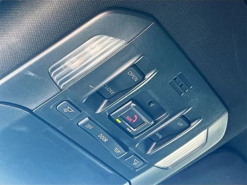 Used 2023 Toyota Highlander L image 17