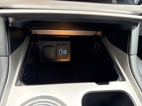 Used 2023 Ford Explorer XLT image 18