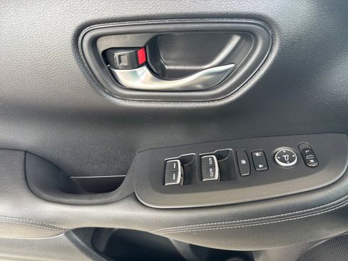 Used 2024 Honda HR-V EX-L image 10
