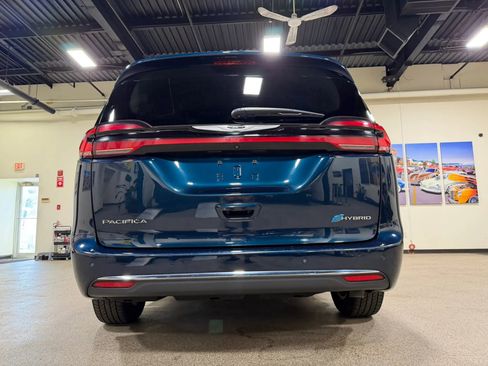 Used 2023 Chrysler Pacifica Touring-L FWD image 20