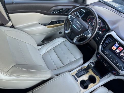 Used 2019 GMC Acadia Denali w/ Technology Package FWD image 25