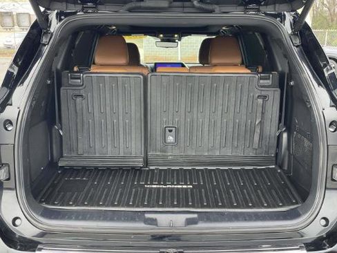 Used 2024 Toyota Highlander Platinum image 5