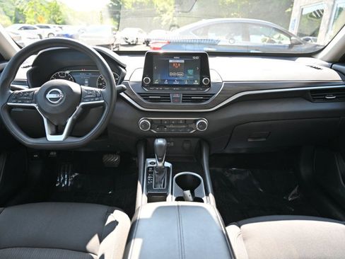 Used 2024 Nissan Altima 2.5 SV FWD image 11