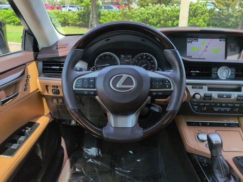 Used 2016 Lexus ES 350 w/ Navigation System Package FWD image 15