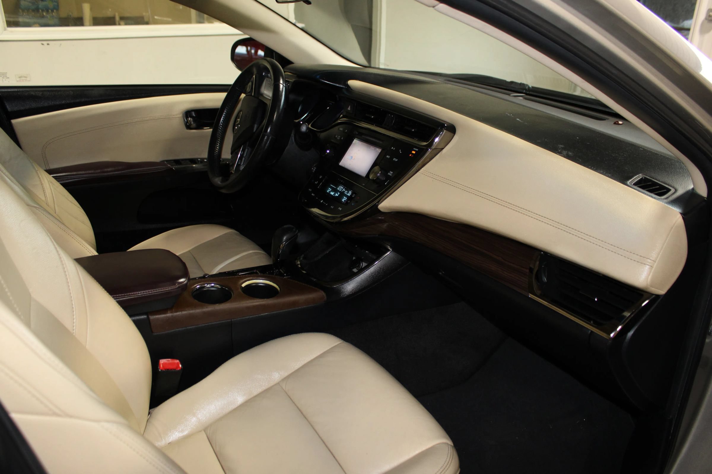 Used 2014 Toyota Avalon XLE FWD image 27