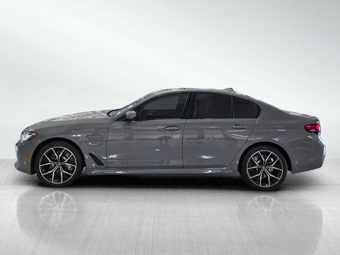 Used 2022 BMW 530e w/ Premium Package image 3