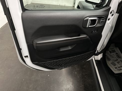 Used 2021 Jeep Gladiator Mojave AWD/4WD image 16