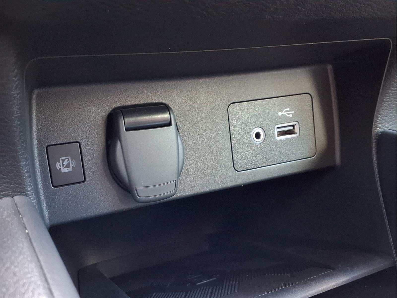 Certified 2025 Nissan Versa SV w/ Trunk Package FWD image 25