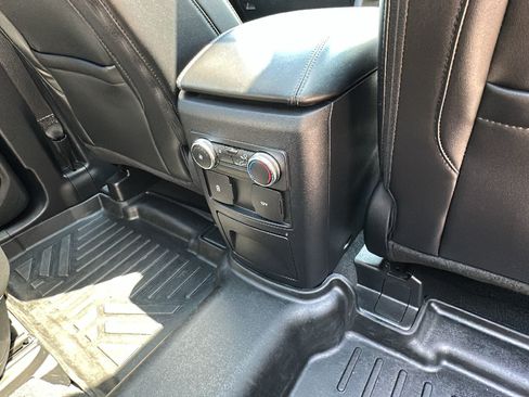 Used 2022 Ford Explorer XLT w/ Equipment Group 202A AWD/4WD image 28