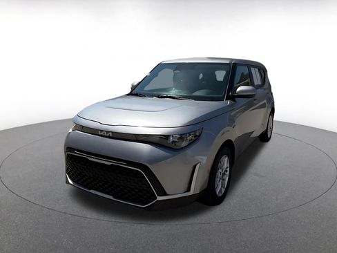 Used 2025 Kia Soul LX w/ LX Technology Package FWD image 6