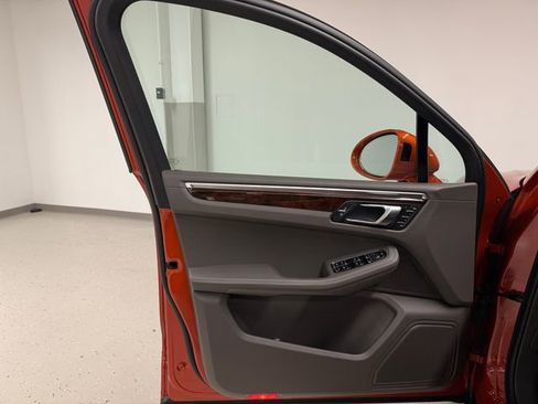 Certified 2023 Porsche Macan S AWD/4WD image 32