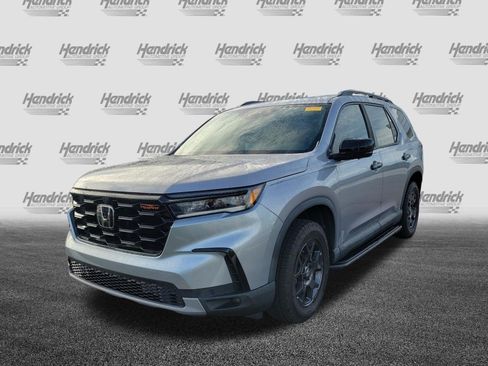 Used 2024 Honda Pilot TrailSport image 4