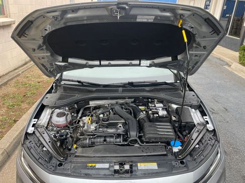 Used 2025 Volkswagen Jetta SE image 31