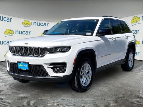 Used 2023 Jeep Grand Cherokee Laredo AWD/4WD image 3