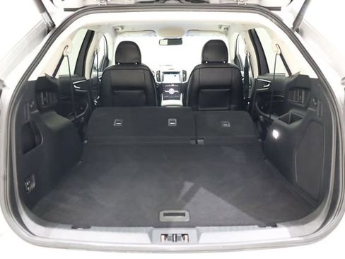 Used 2019 Ford Edge Titanium image 32