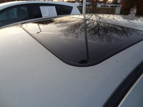 Used 2017 Toyota Camry XLE image 16