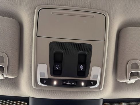 Used 2025 Honda Pilot Elite image 32