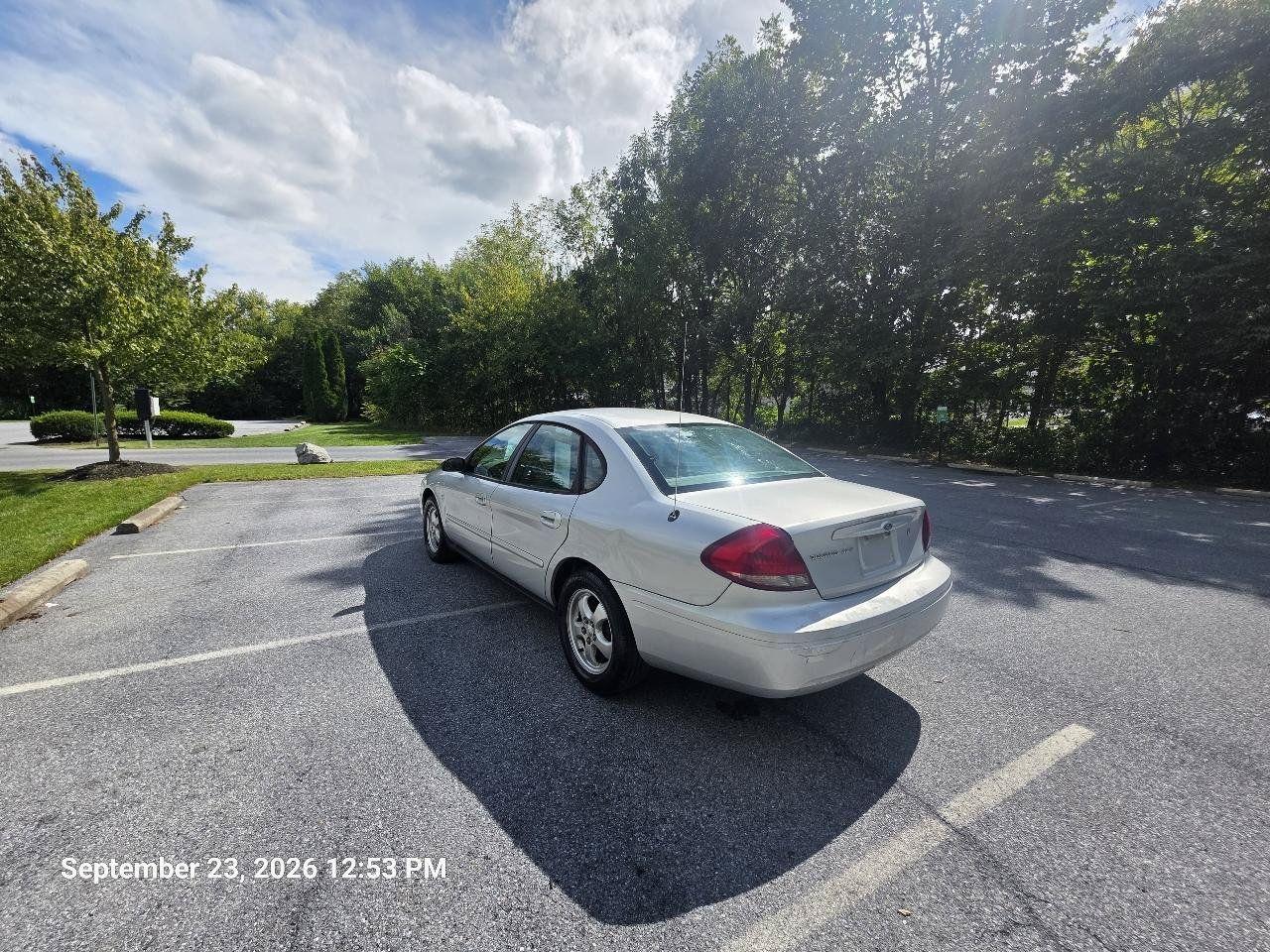 Used 2004 Ford Taurus SES FWD image 4