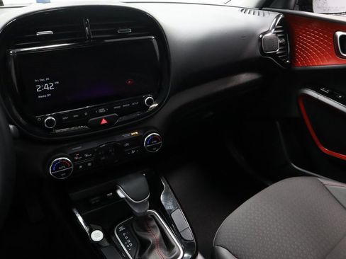 Used 2024 Kia Soul GT-Line image 32