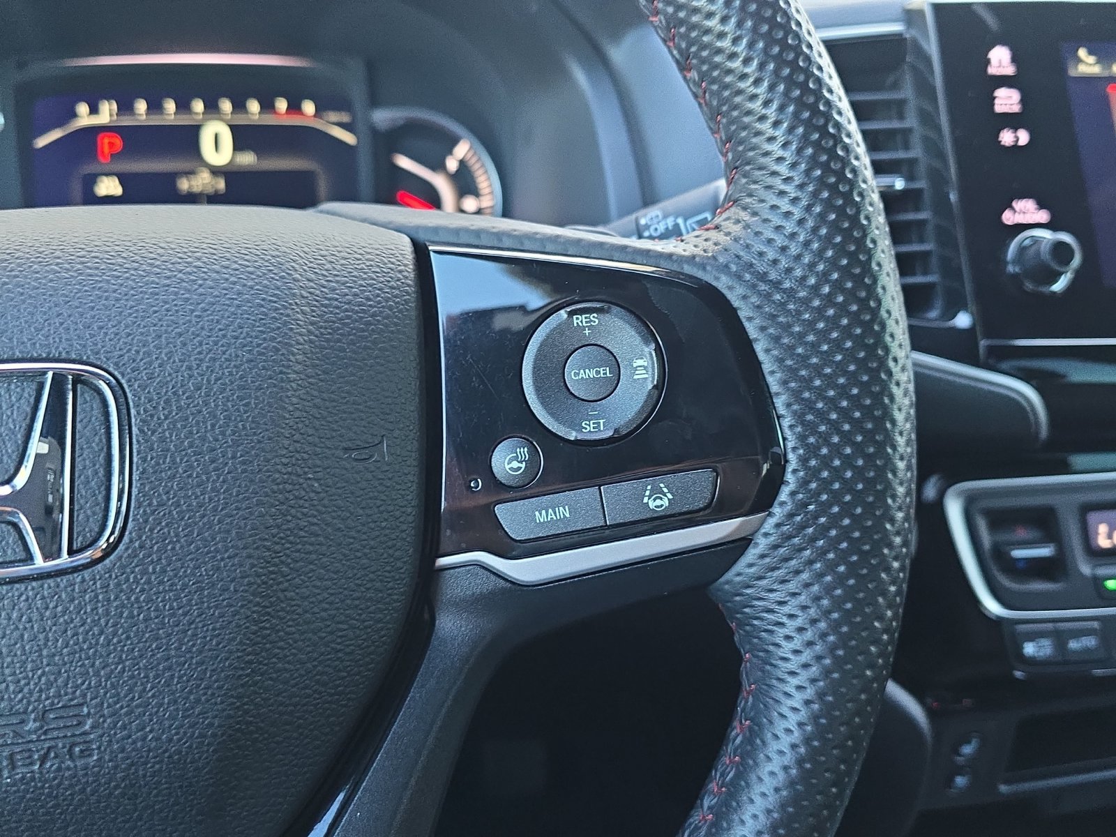 Certified 2025 Honda Passport Black Edition image 17
