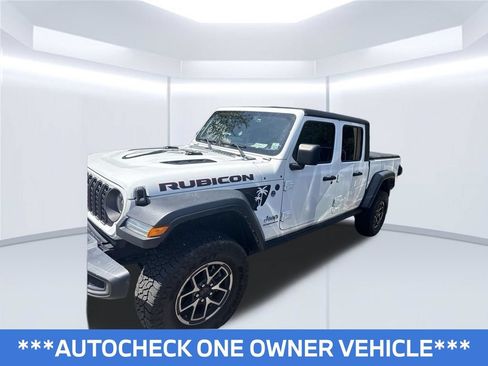 Used 2024 Jeep Gladiator Rubicon w/ Convenience Group AWD/4WD image 2