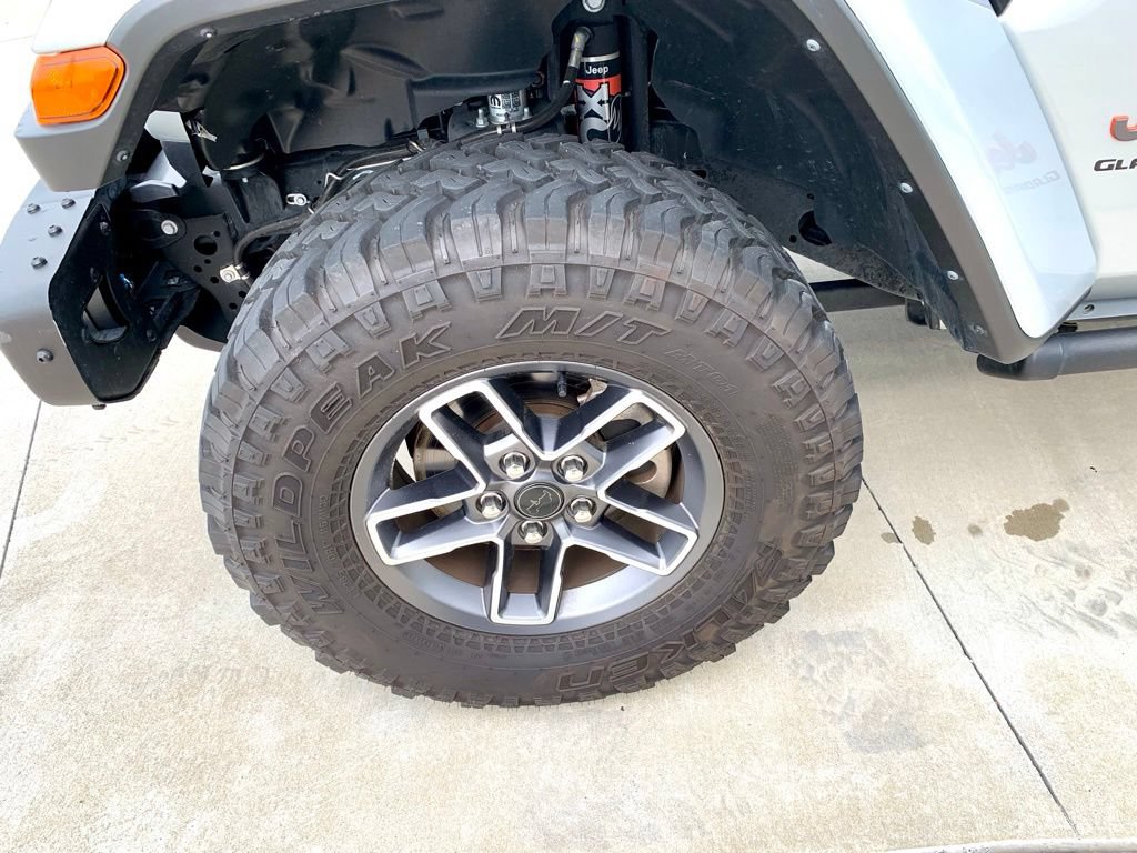 Used 2024 Jeep Gladiator Mojave AWD/4WD image 10