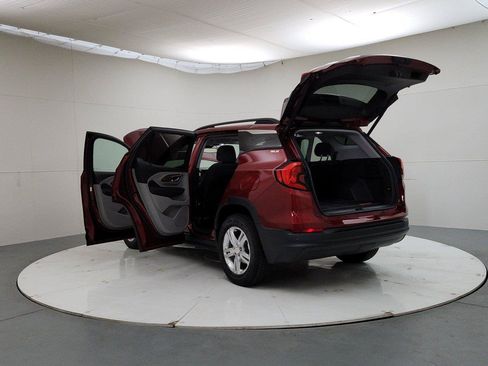 Used 2020 GMC Terrain SLE w/ Driver Convenience Package FWD image 11
