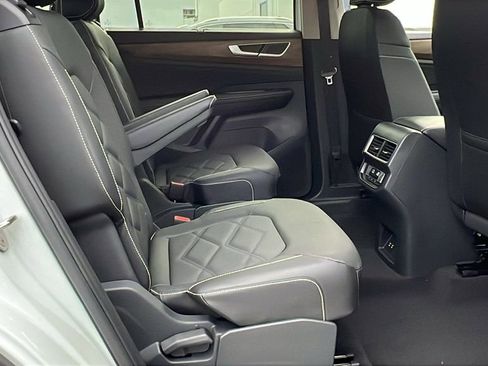 New 2026 Volkswagen Atlas SE image 11