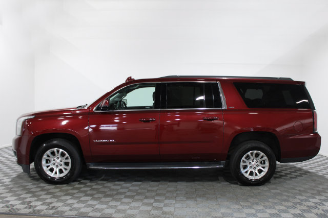 Used 2017 GMC Yukon XL SLT w/ Open Road Package AWD/4WD image 3