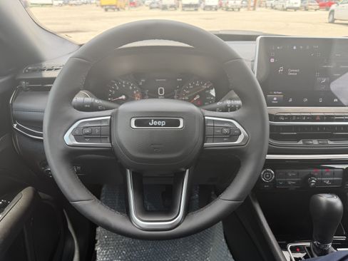 Used 2025 Jeep Compass Latitude w/ Altitude Special Edition AWD/4WD image 15