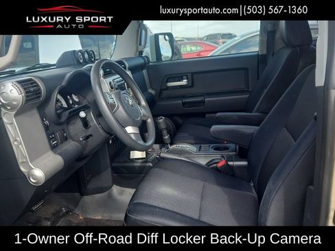 Used 2012 Toyota FJ Cruiser 4WD w/ Convenience Pkg image 8