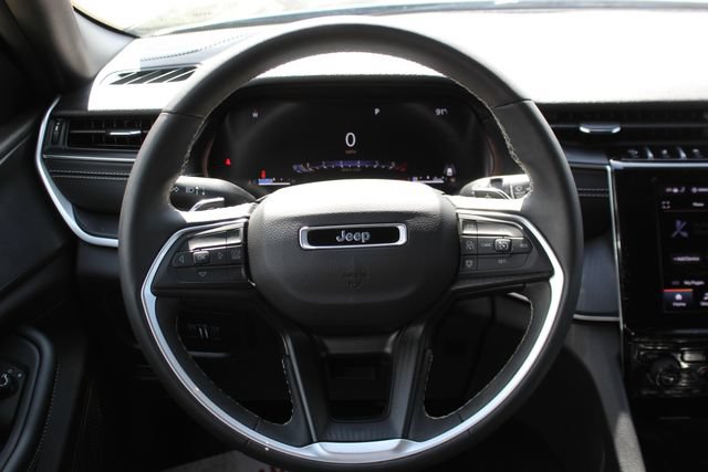 Used 2024 Jeep Grand Cherokee Altitude AWD/4WD image 12