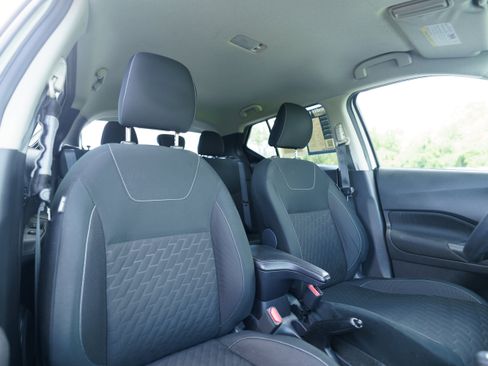 Used 2021 Nissan Kicks S FWD image 11