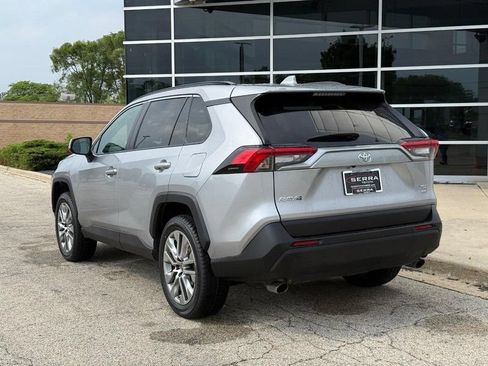 Used 2022 Toyota RAV4 XLE Premium AWD/4WD image 5