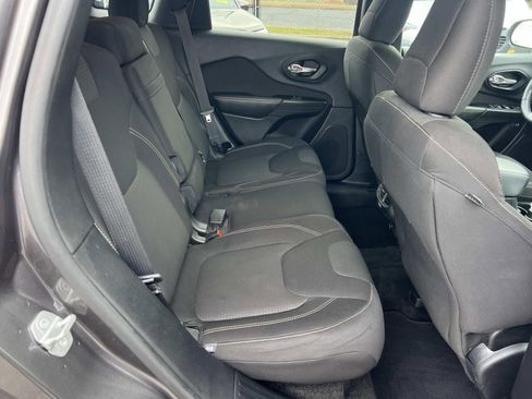 Used 2015 Jeep Cherokee Latitude w/ Comfort/Convenience Group image 15