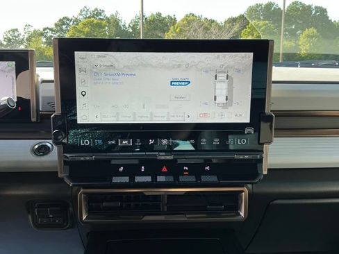 Used 2024 GMC Hummer EV 2X w/ LPO, Illumination Package AWD/4WD image 18
