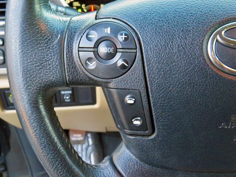 Used 2013 Toyota Sequoia Platinum image 22