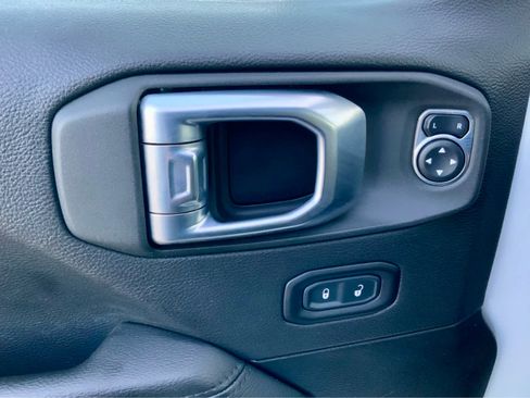 Used 2021 Jeep Wrangler Unlimited Sahara image 55