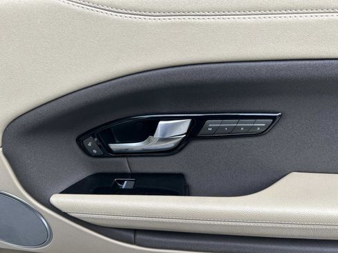 Used 2019 Land Rover Range Rover Evoque SE Premium image 20