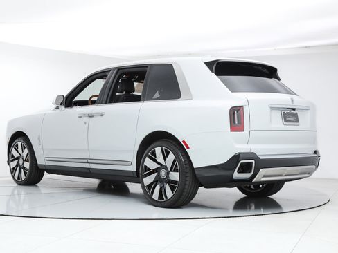 Used 2026 Rolls-Royce Cullinan image 4